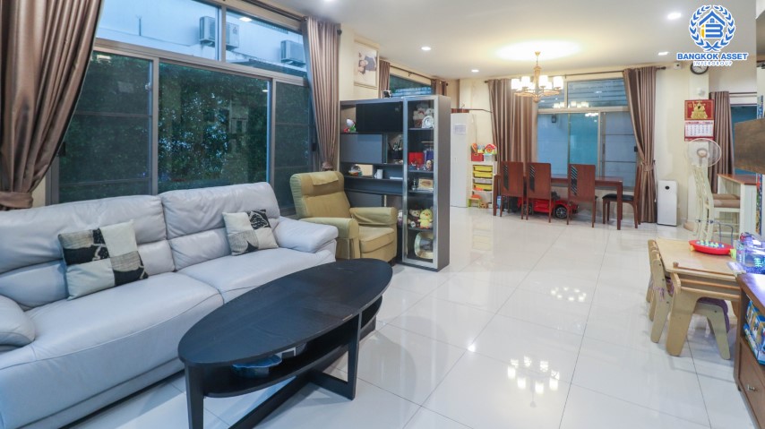 *****บ้านเดี่ยวมือสองย่านนนทบุรี ม.เพอร์เฟคเพลส ราชพฤกษ์ เฟส2 เนื้อที่กว้าง 71.60 ตร.ว. ฟังก์ชัน 4 ห้องนอน 3 ห้องน้ำ ที่จอดรถ 2 คัน บ้านสภาพสวย พร้อมเข้าอยู่ หน้าบ้านไม่ชนกับหลังอื่น ตั้งบนทำเลเดินทางสะดวก ใกล้รถไฟฟ้าสายสีม่วง "สถานีบางรักน้อยท่าอิฐ" และทางด่วน "กาญจนาภิเษก"